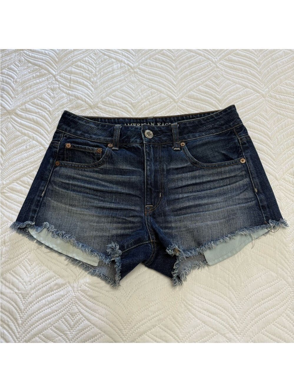 American Eagle Festival Women’s Blue Stonewashed Denim Shorts. Size 4